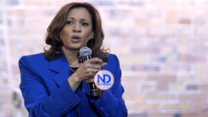 Harris se desmarca de Biden por llamar «basura» a los seguidores de Trump