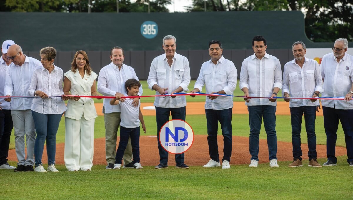 Presidente Luis Abinader entrega remozado Estadio José Briceño de Puerto Plata