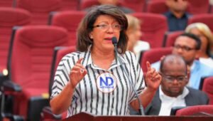 Profesora que criticó reforma fiscal y a legisladores es miembro activo de partido aliado al PLD