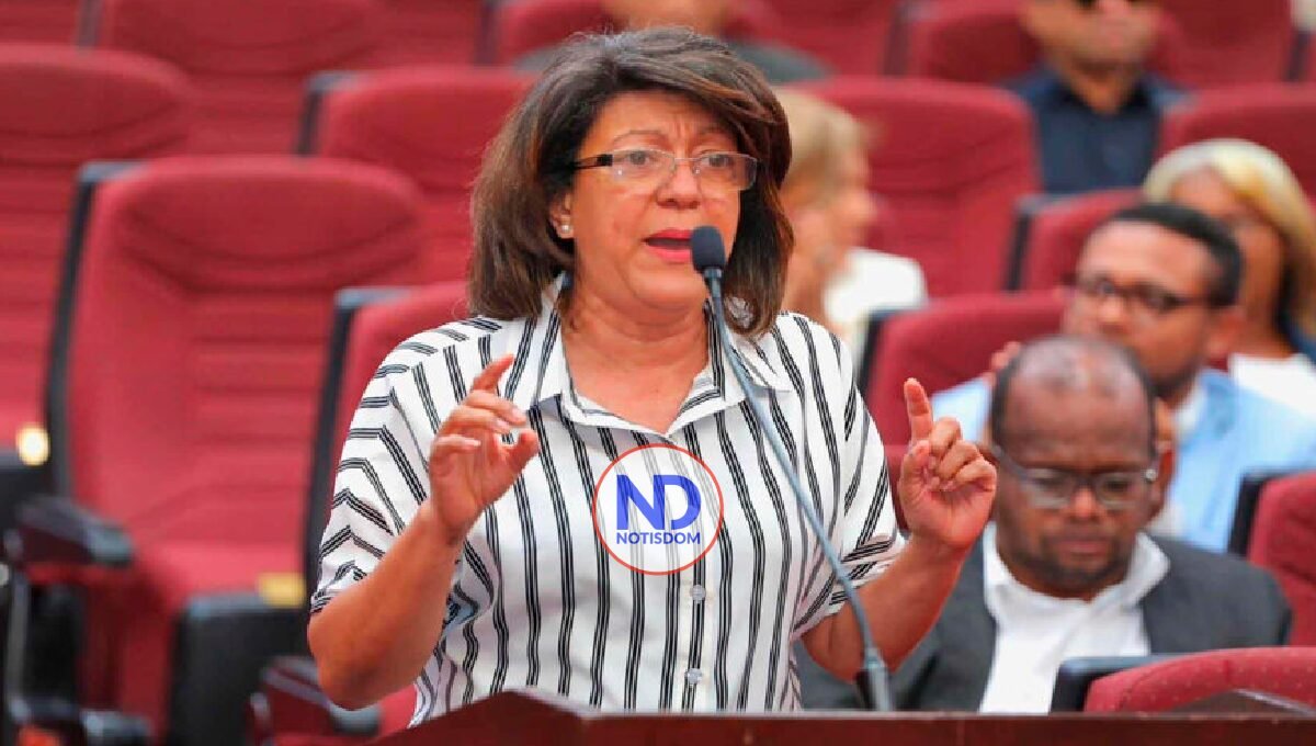 Profesora que criticó reforma fiscal y a legisladores es miembro activo de partido aliado al PLD 2 Profesora que criticó reforma fiscal y a legisladores es miembro activo de partido aliado al PLD