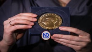 Este viernes un Nobel de la Paz para tiempos de guerra