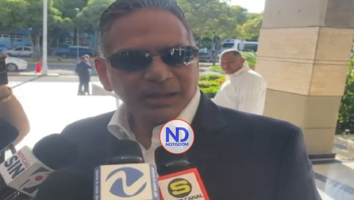 Exministro Defensa acude a cita Procuraduría por caso Camaleón