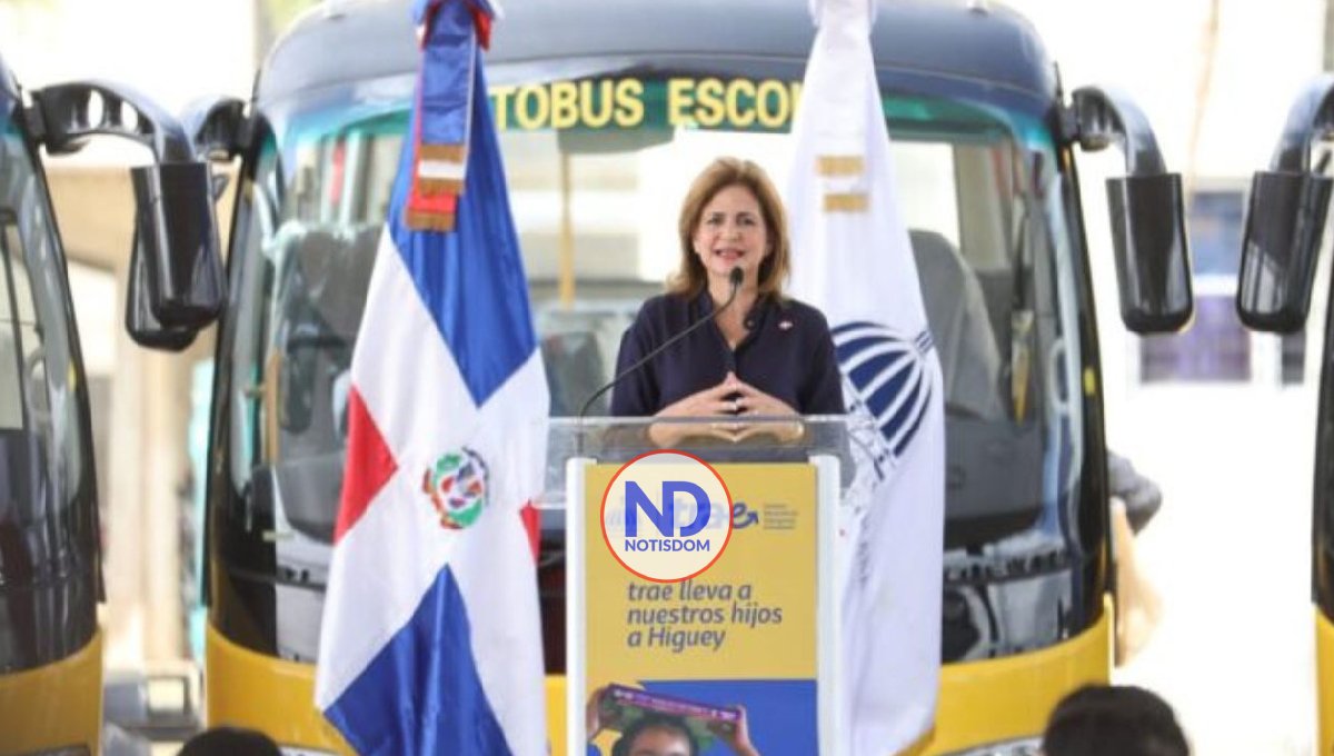 Raquel Peña inaugura Sistema Nacional de Transporte Estudiantil (TRAE) en Santiago