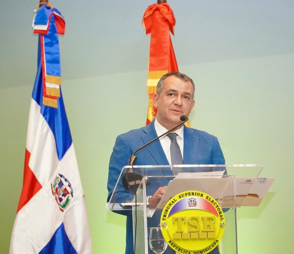 Roman Jaquez 7 TSE concluye congreso internacional “Democracia en América Latina”