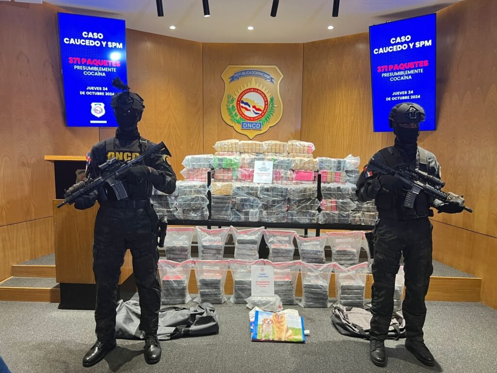 cocaina 23 Conductor abandona camión con 67 paquetes de cocaína; DNCD incauta 371 en dos acciones distintas