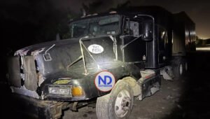Conductor abandona camión con 67 paquetes de cocaína; DNCD incauta 371 en dos acciones distintas