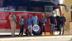 Detienen en autobuses públicos 36 haitianos indocumentados en Dajabón