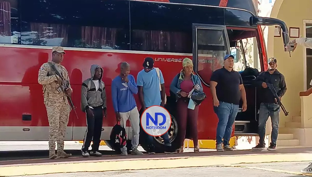 Detienen en autobuses públicos 36 haitianos indocumentados en Dajabón