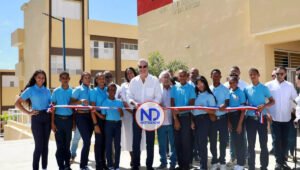 Abinader anuncia construcción de 4 mil aulas para el año 2025