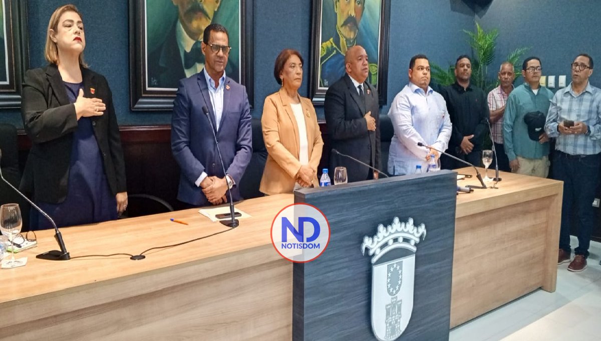 Concejo de Regidores juramenta a Amparo Custodio como alcaldesa de La Vega