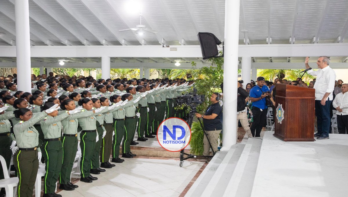 Abinader encabeza graduación de nuevos policías en Campus Gaspar Hernández