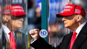 Trump prevé “una gran victoria” tras depositar su voto en Florida