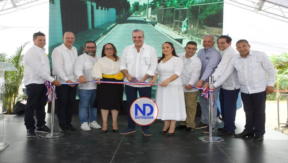Gobierno inaugura múltiples obras en Santiago