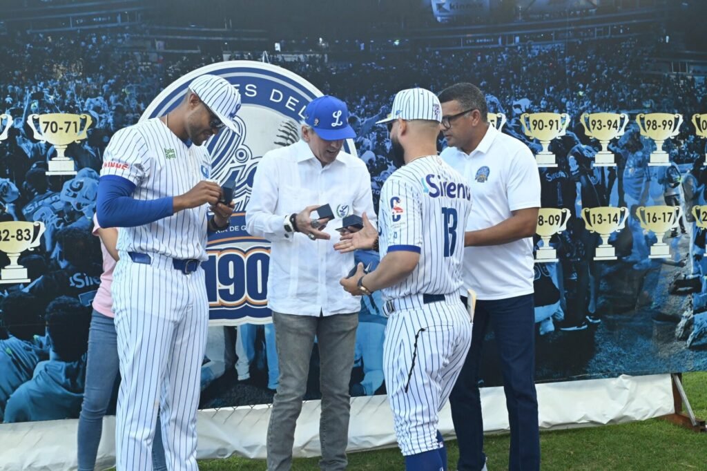 El Glorioso Back to Back Licey hace entrega de anillos de bicampeones