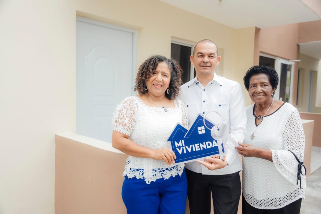 GASPAR HERNANDEZ 1 Vicepresidenta Peña entrega viviendas a familias de San Cristóbal