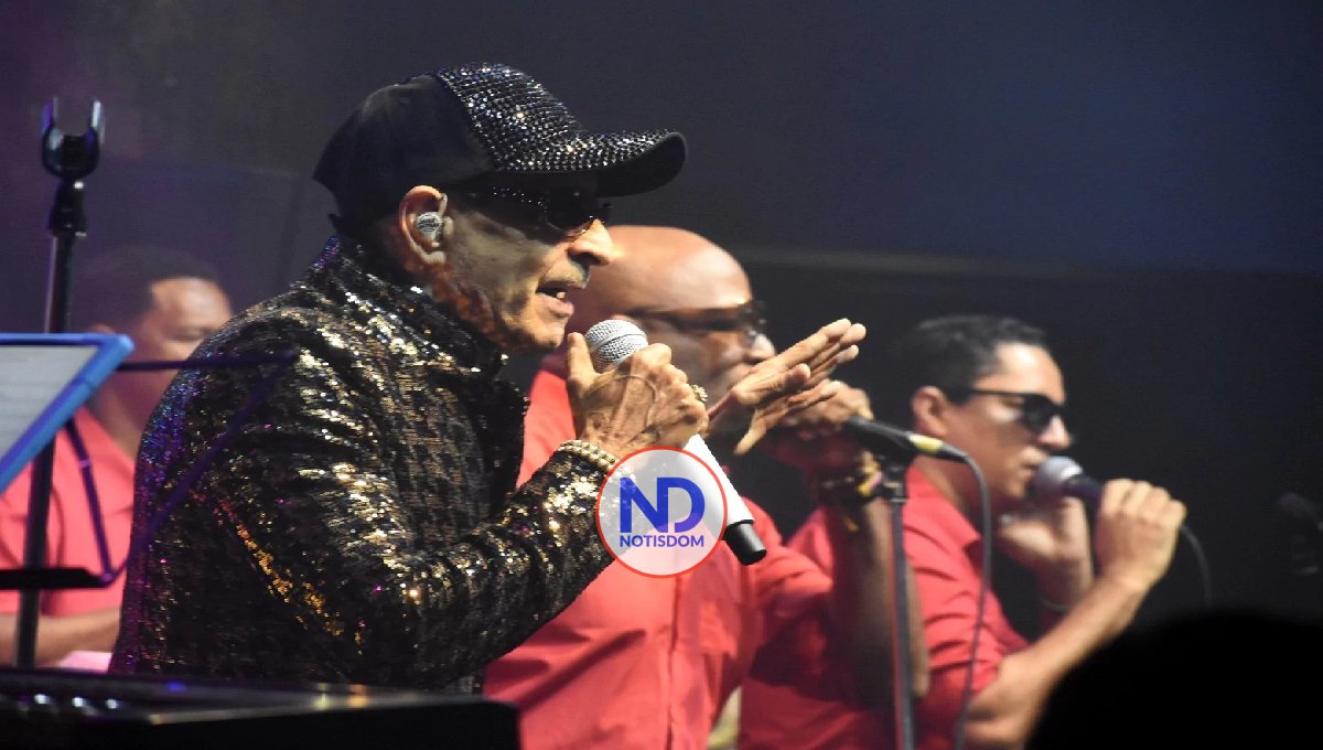 Jossie Esteban encanta en el ‘Aguinaldo Navideño’ de Lungomare Bar & Lounge»