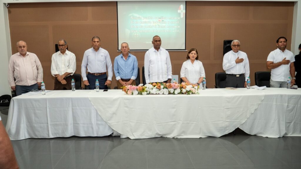 Julito Fulcar junto a personalidades Julito Fulcar inicia trabajos del Plan Estratégico de Desarrollo Sostenible en Peravia