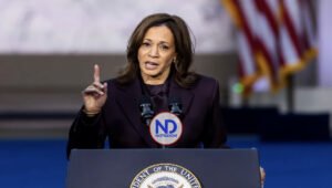 Harris dice acepta la derrota pero no renuncia a lucha a favor de EU