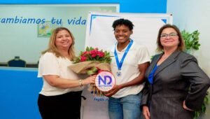 Marileidy Paulino inicia estudios en Progressive English Services
