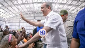 Luis Abinader asegura funcionarios deben estar en contacto permanente con su pueblo