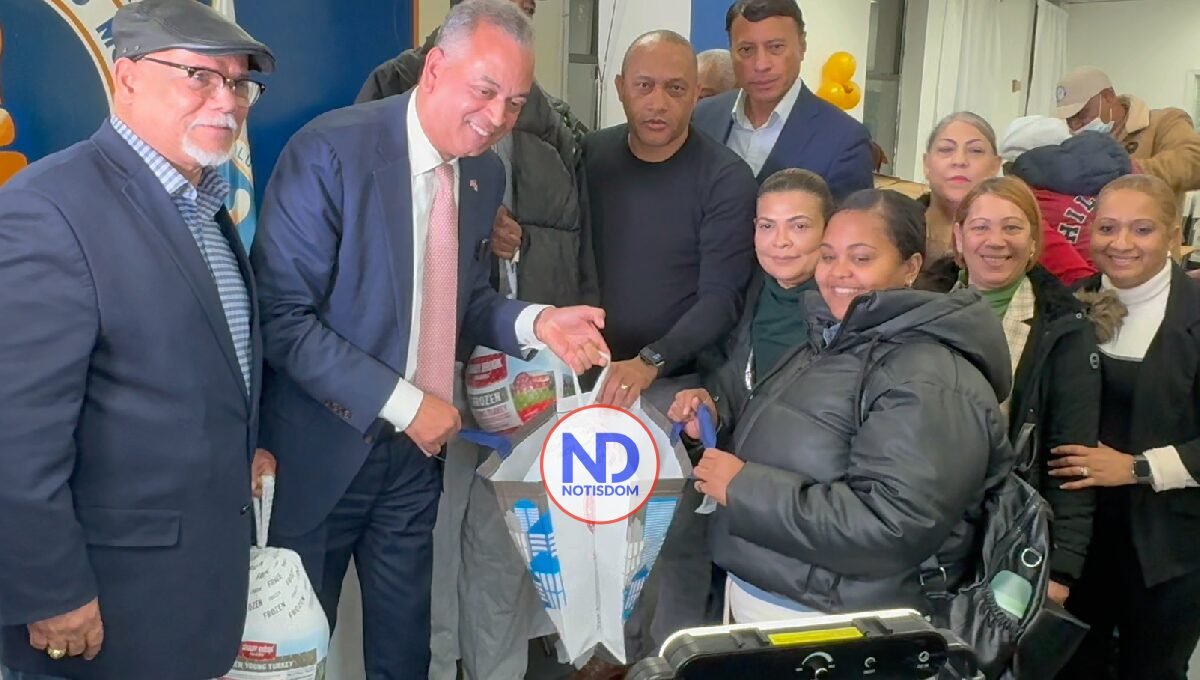 VIDEO | PRM NY entrega cientos de pavos con motivo del «Día de Acción de Gracias»