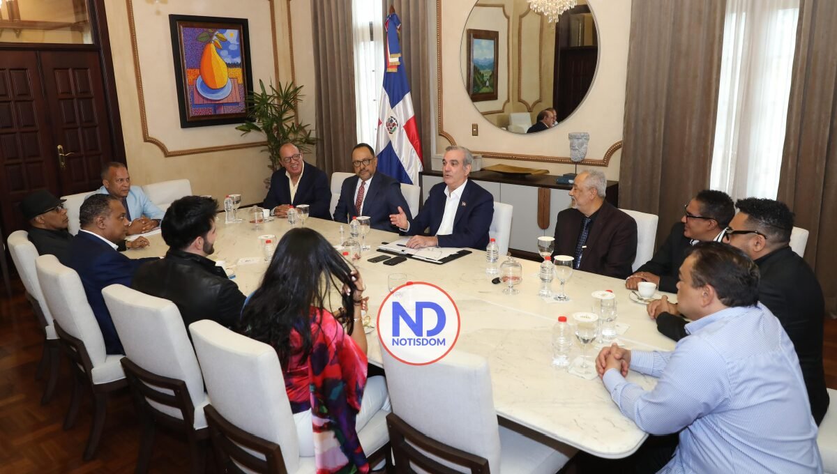 Presidente Abinader recibe a representantes de la Sociedad Dominicana de Artistas