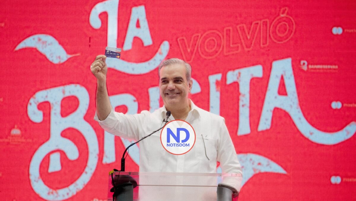 Luis Abinader proclama «Ya llegó la Brisita»; entrega de 3 millones de bonos navideños