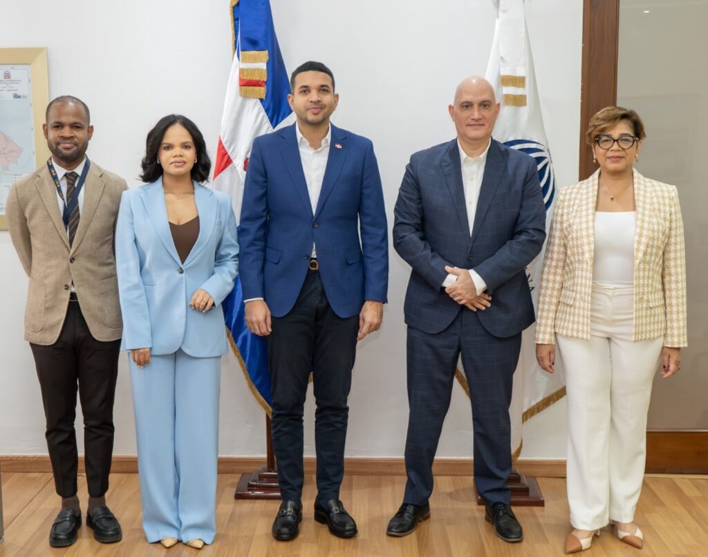 PAVEL ISA Y OTROS Ministerios acuerdan convenio Prorural Joven