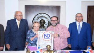Senado de la República reconoce a escritora Rhina Espaillat