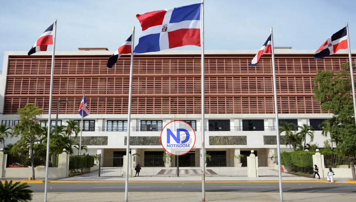 Senado aclara vehículo accidentado en Supermercado no pertenece a la institución 2 Senado aclara vehículo accidentado en Supermercado no pertenece a la institución