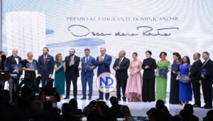 Entregan Premio al Emigrante Dominicano a Ydanis Rodríguez