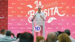 Presidente Abinader inicia entrega bono navideño 2024