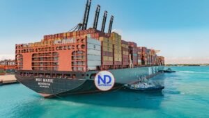 Gigantesco buque de carga es recibido en terminal dominicana