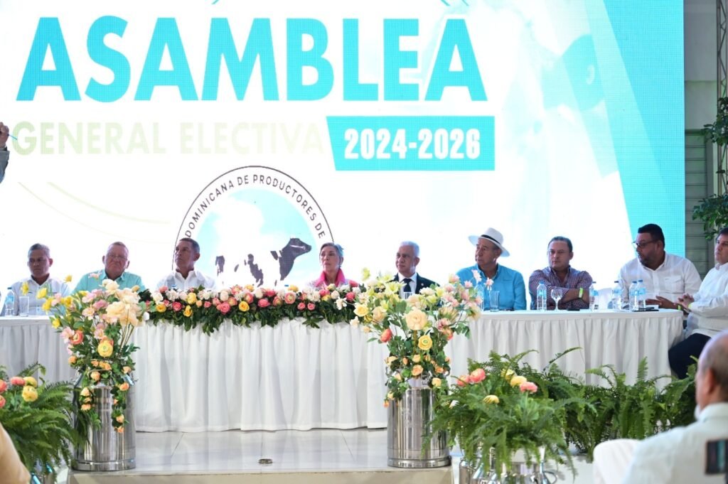 Aproleche elige su nueva directiva para el período 2024-2026 3 APROLECHE 1 Aproleche elige su nueva directiva para el período 2024-2026