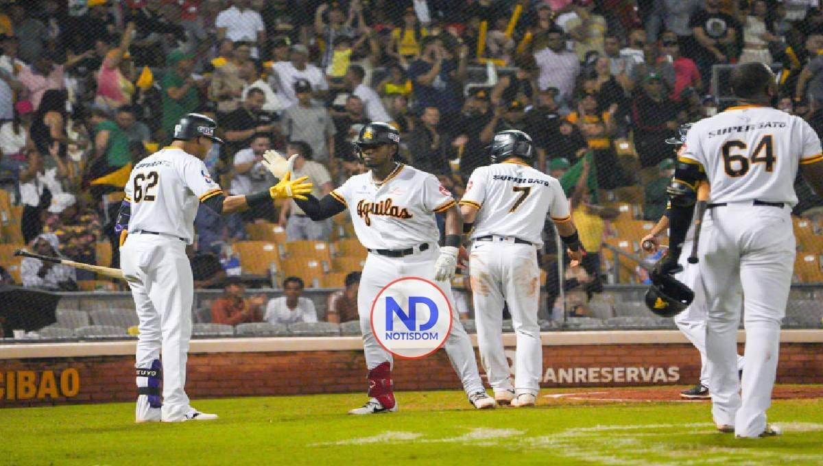 Aguilas vencen a las Estrellas y empatan en primer lugar beisbol