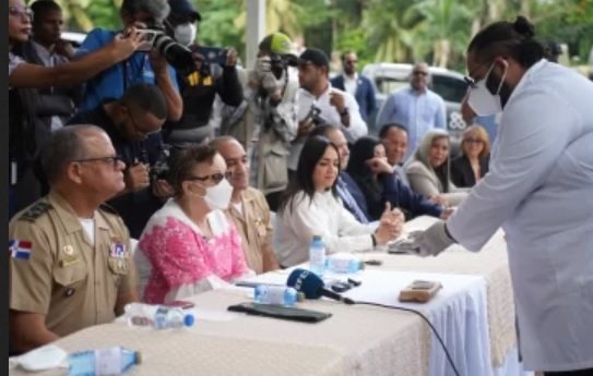 Dominicana incinera cocaina valorada en 250 millones dólares 4 Autoridades que asistieron a la quema de la droga Dominicana incinera cocaina valorada en 250 millones dólares