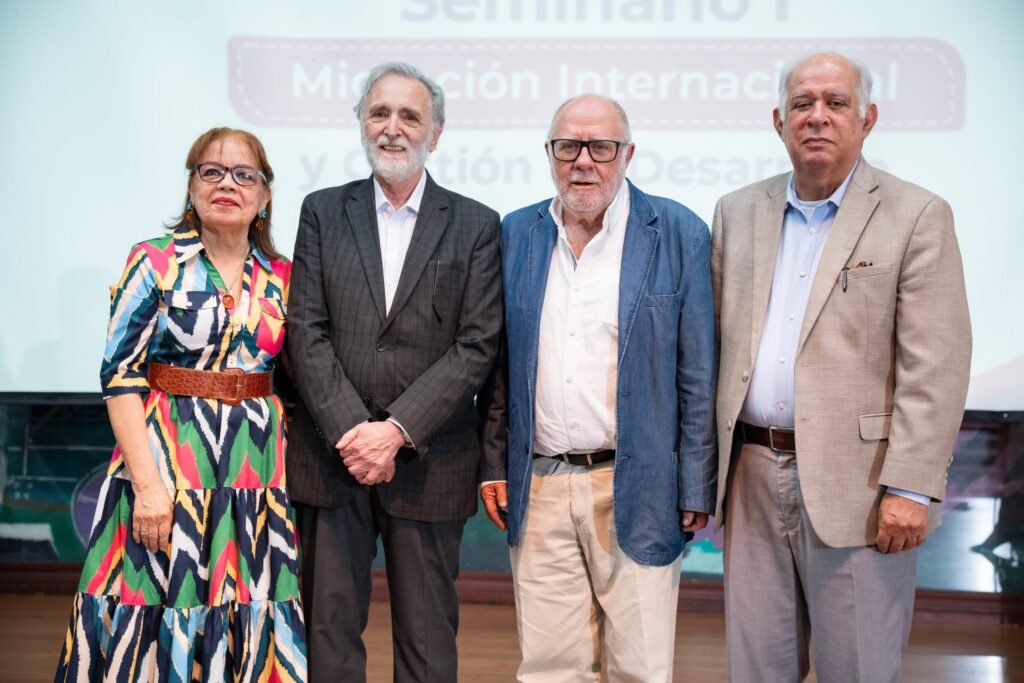 Maestría en Políticas Migratorias cierra 2024 con dos encuentros clave 3 Durante su intervencion el Dr. Durand Maestría en Políticas Migratorias cierra 2024 con dos encuentros clave