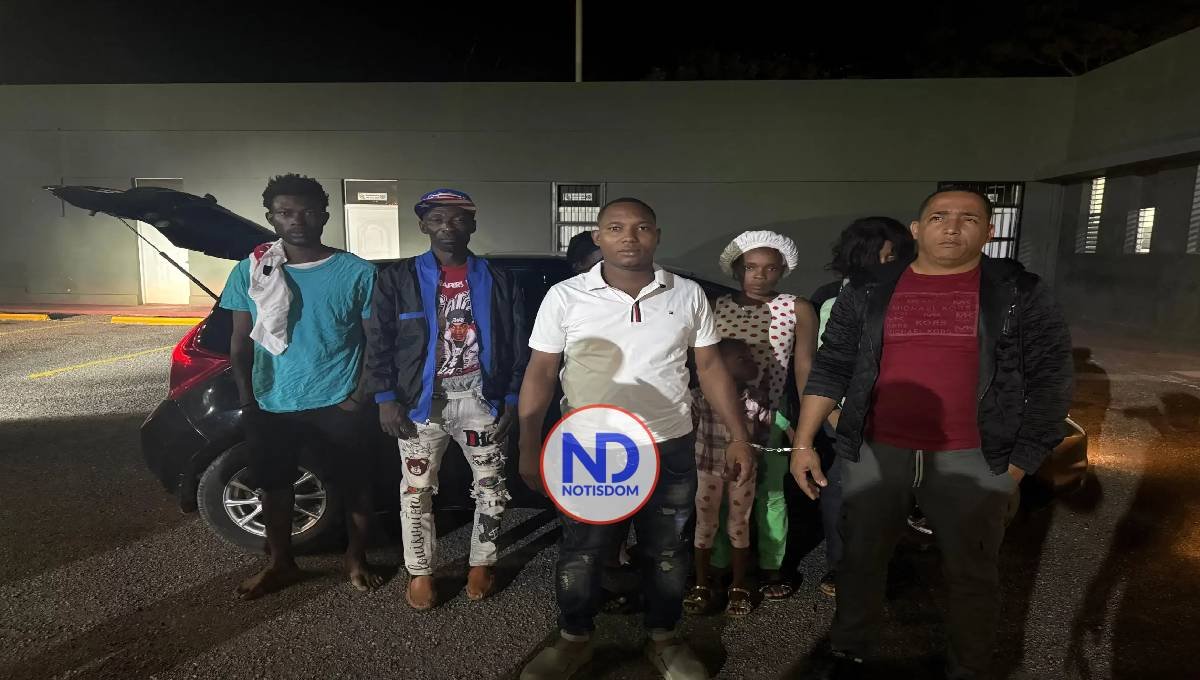 Apresan hombre que escoltaba autobús con 70 haitianos en Azua