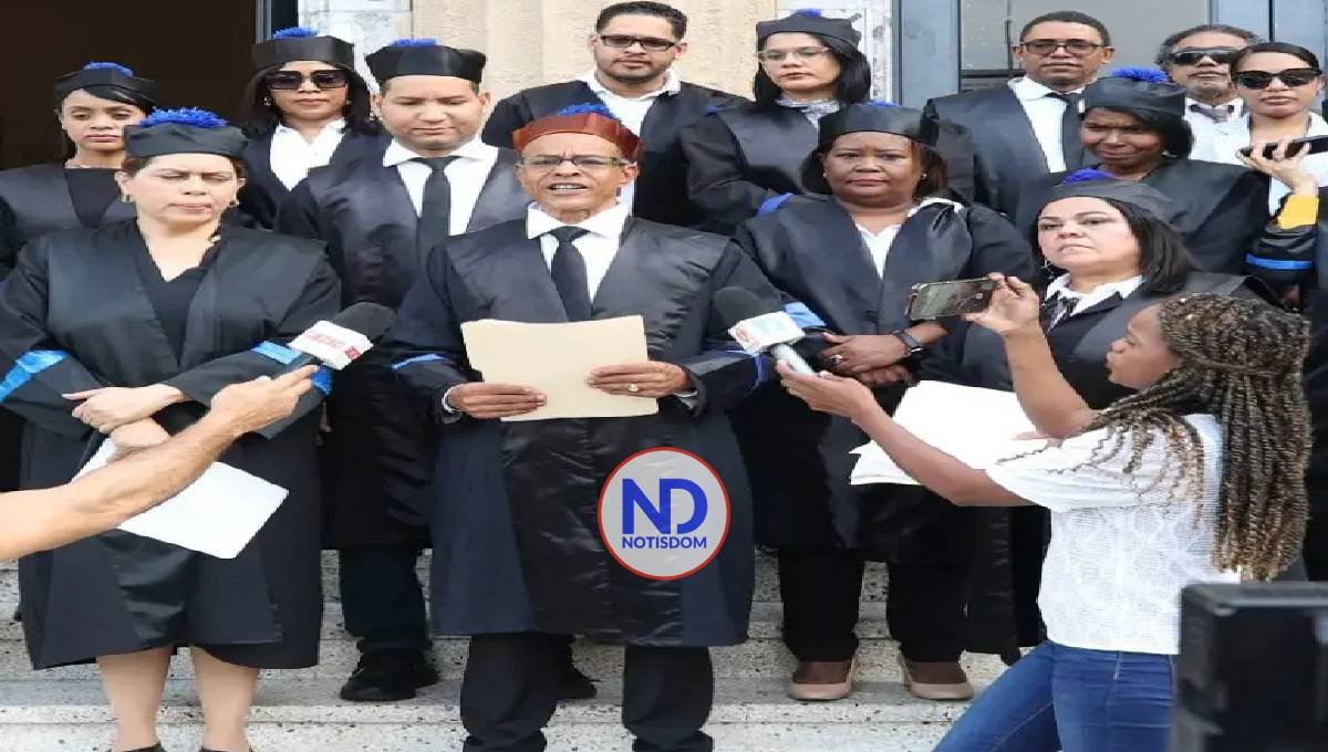 Fiscales siguen huelga y esperan respuestas