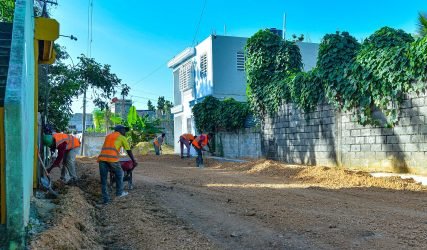 LA CALETA Destacan avances de obras con fondos Aerodom en Boca Chica