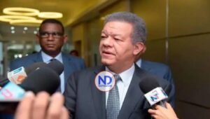 Leonel Fernández también aparece en listado del bono navideño