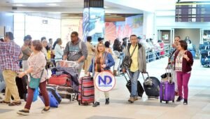 Llegan cientos de residentes en el exterior a Dominicana