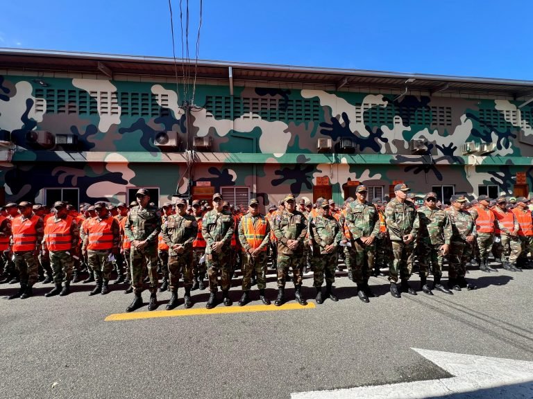 MIEMBROS COMIPOL Abinader encabeza lanzamiento de operativo oficial de navidad