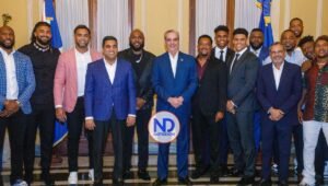 Presidente Abinader celebra Navidad con noche de Grandes Ligas, en el Palacio Nacional