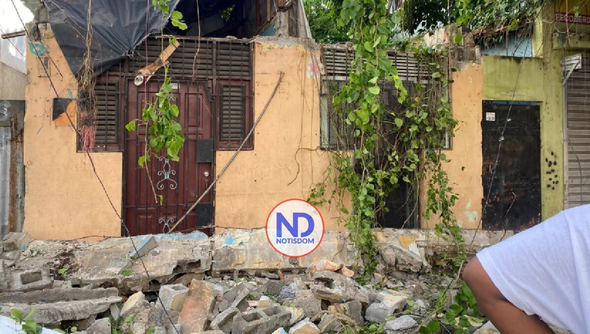 Colapso de una columna deja una niña muerta y dos con heridas de gravedad en Villa Juana