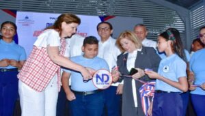 Gobierno inaugura polideportivo en Liceo Peña Gómez de Santiago