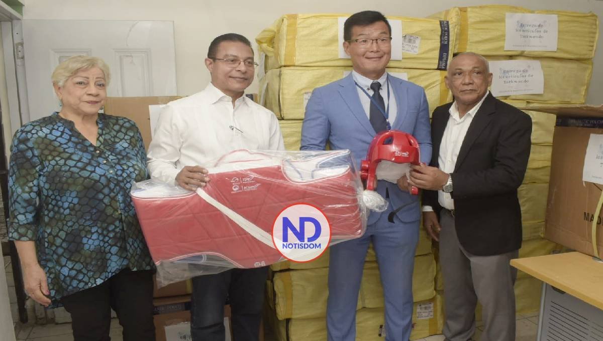 Taekwondo RD recibe gran apoyo en útiles deportivos de Embajada de Corea