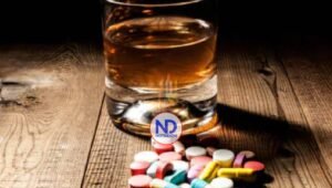 Taquicardia y dolor de cabeza, entre los efectos de mezclar alcohol con antibióticos