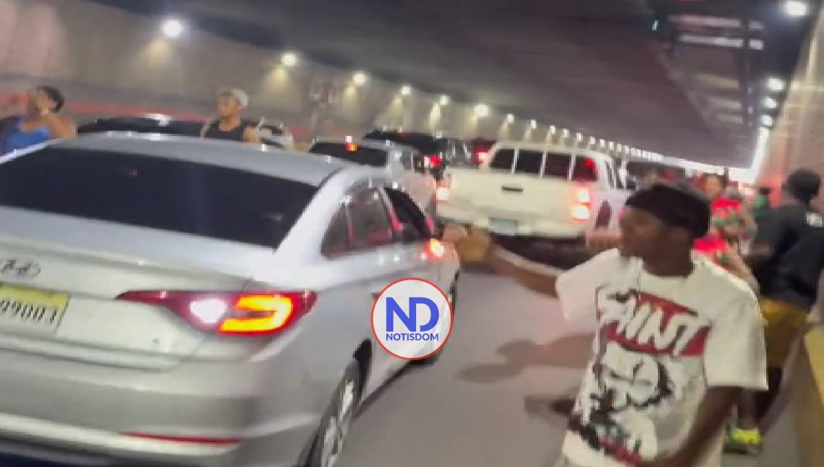 Choque múltiple provoca pánico en el túnel de la avenida 27 de Febrero