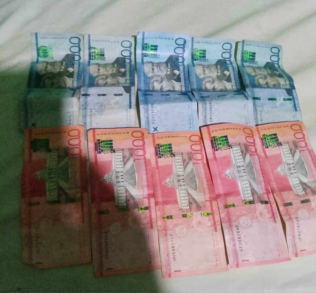 dinero 20 Ejército RD apresa hombre transportaba 11 haitianos indocumentados